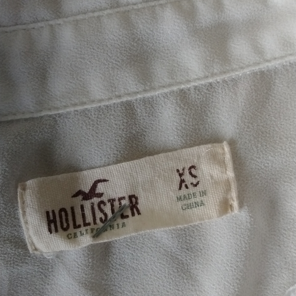 Cream color with white lace lace sleeveless Hollister blouse - Picture 2 of 4